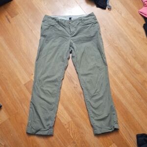 Size 4 banana Republic green Khaki Capris